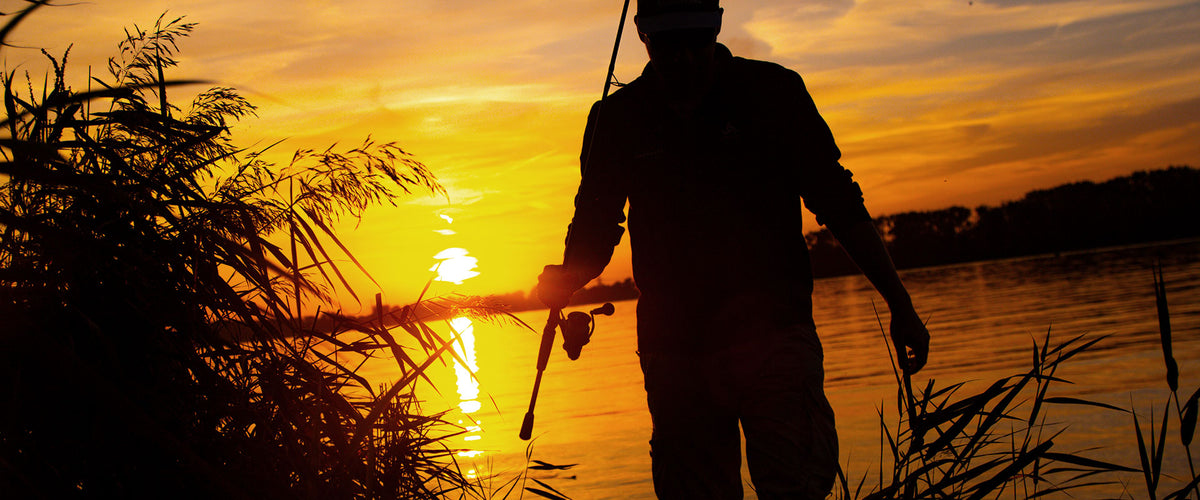 Zander Angler im Herbst